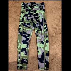 SOLD! Zyia Camo LNT leggings 🖤💚